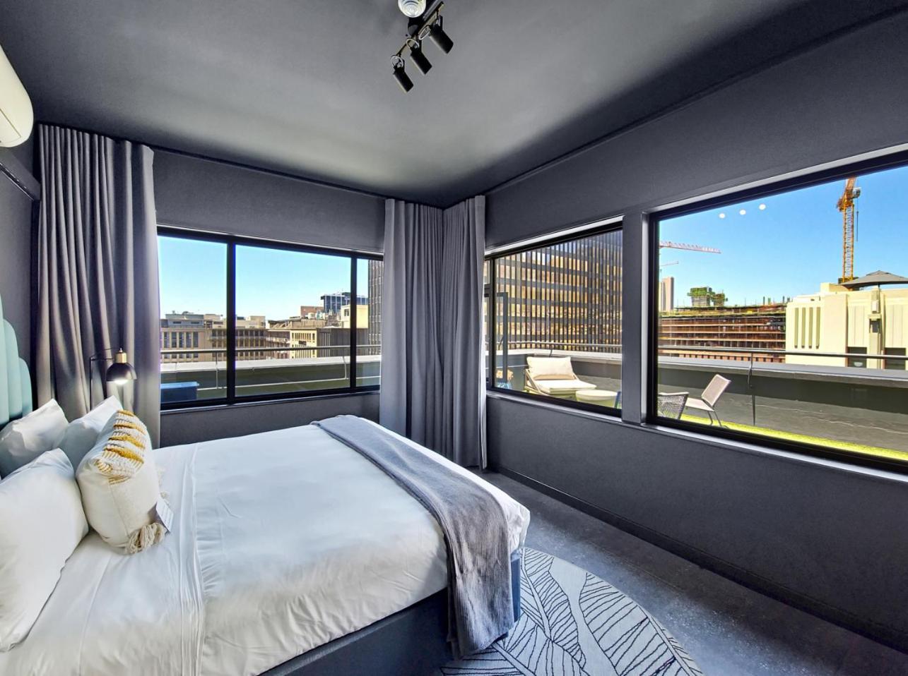 Blackbrick Foreshore Hotel *